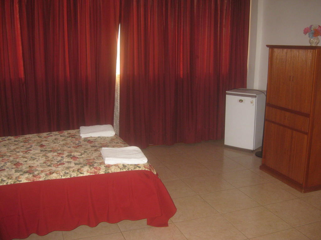 Hostal Camiluz Nazca Habitación foto